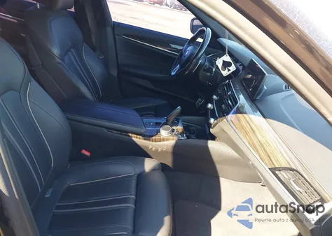 2018 BMW 530I xDrive z USA, uszkodzony, nr VIN WBAJA7C52JWA71717